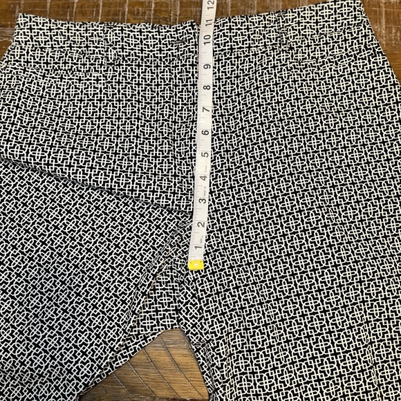 Counterparts Capris Monochrome Geometric Pants - Picture 3 of 11